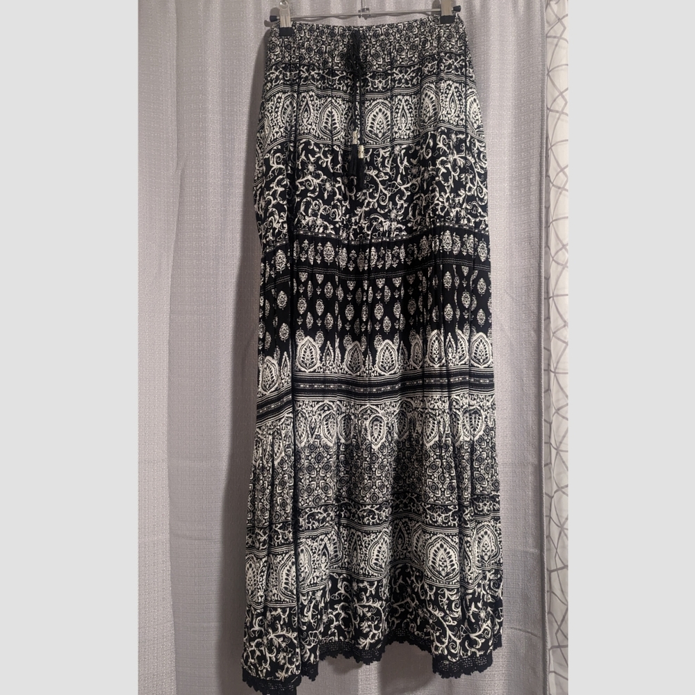 Westport Black and White Patterned Maxi Skirt Size Large